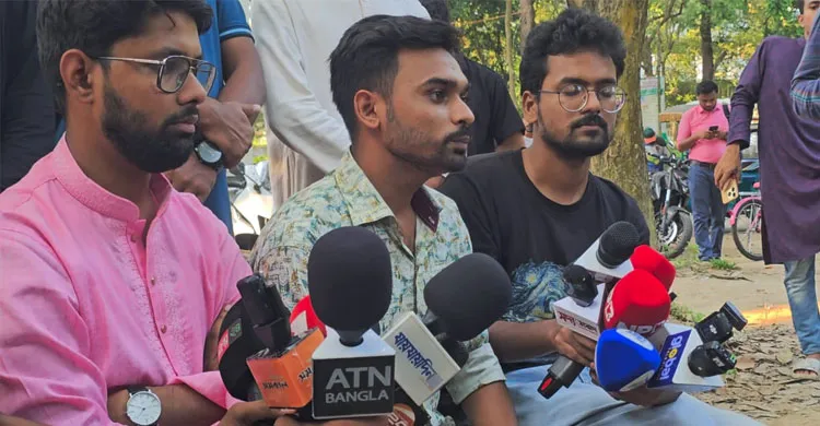 চাকসু নির্বাচনে তৌফিকের প্রতি পূর্ণ সমর্থন জানিয়ে প্রার্থিতা ছাড়লেন আনোয়ার হোসেন