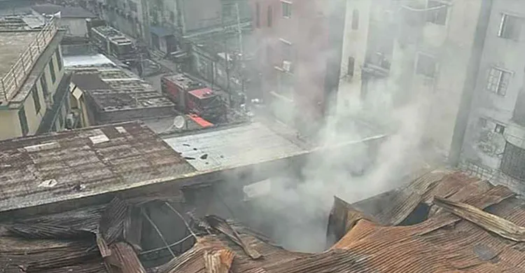 মিরপুরের আগুনে নিহতের সংখ্যা বেড়ে ১৬, উদ্ধার অভিযান চলমান