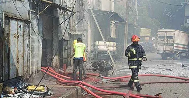 মিরপুরে ১৬ জনের মৃত্যু আগুনেই, বিষাক্ত গ্যাসে নয়: ঢামেক পরিচালক