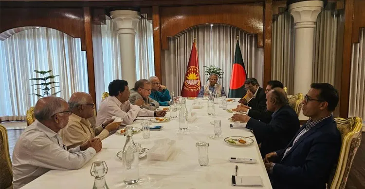 প্রধান উপদেষ্টার সভাপতিত্বে ঐকমত্য কমিশনের বৈঠক, সন্ধ্যায় রাজনৈতিক দলগুলোর সাথে