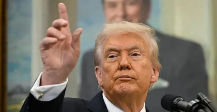 ভেনিজুয়েলায় গোপন অভিযান চালানোর অনুমোদন, স্থল হামলারও ইঙ্গিত ট্রাম্পের