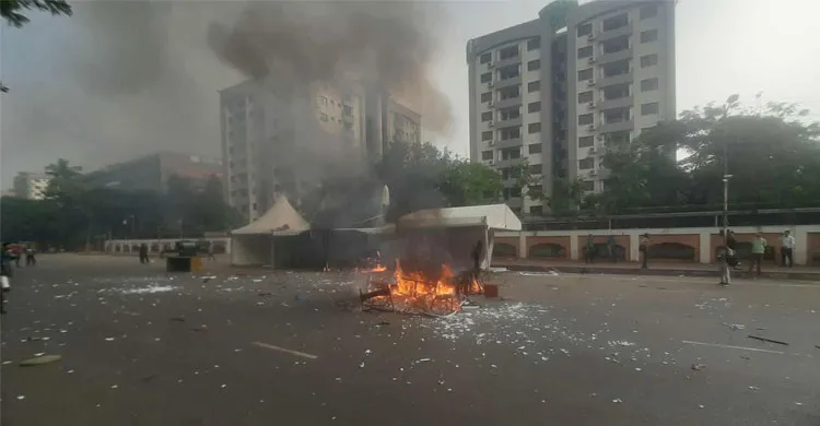 জুলাই সনদ স্বাক্ষর অনুষ্ঠান ঘিরে মানিক মিয়া এভিনিউ রণক্ষেত্র