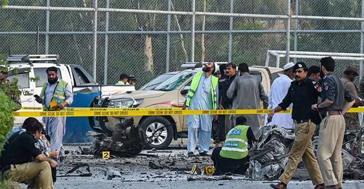 আফগান সীমান্তে আত্মঘাতী হামলা: পাকিস্তানের ৭ সেনা নিহত, আহত ১৩