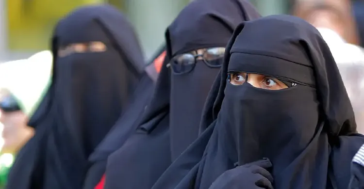 ইউরোপে আরও এক দেশে জনসমক্ষে নিকাব-বোরকা নিষিদ্ধ