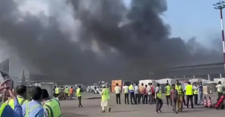 ‘আমরা একটা ইমার্জেন্সি হ্যান্ডেল করছি, সহযোগিতা করুন’