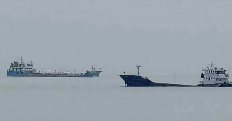 চট্টগ্রাম বন্দরের কাছে ১২০০ টন কাঁচামাল বোঝাই জাহাজ ডুবে গেছে