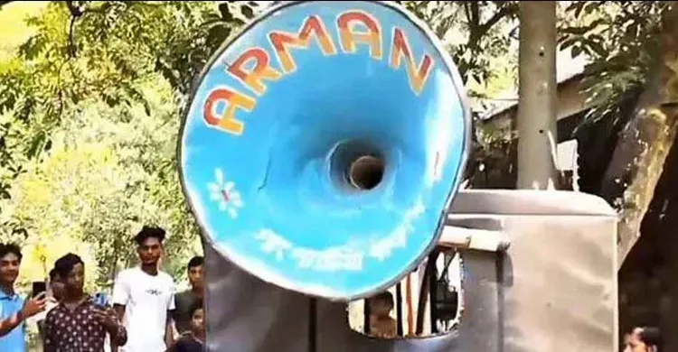 বিদেশ যেতে না পেরে মাইক ভাড়া করে এলাকাবাসীকে গালাগাল, ভিডিও ভাইরাল