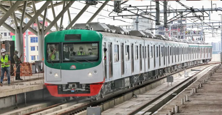 সময় বাড়ল মেট্রো চলাচলের