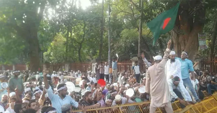 শিক্ষকদের ‘ভুখা মিছিল’-এ পুলিশের বাধা