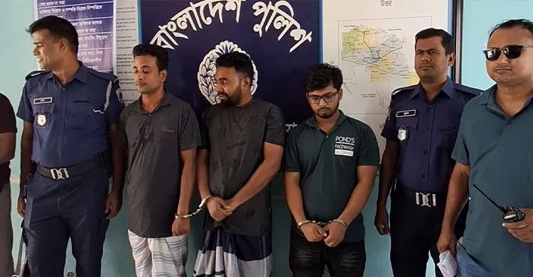 পাবনায় সেন্ট্রাল হাসপাতালে নারী রোগীকে যৌন হয়রানির অভিযোগে ৩ গ্রেপ্তার