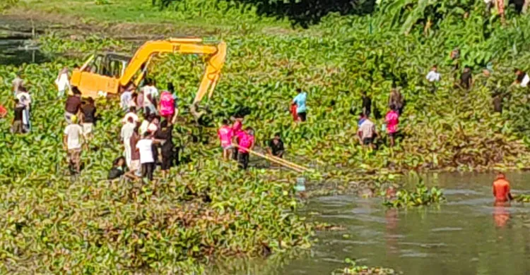 কাপাসিয়ায় কচুরিপানা পরিষ্কার করতে গিয়ে ২ নারীর মর্মান্তিক মৃত্যু