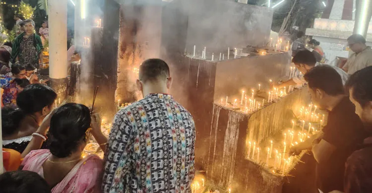 পটুয়াখালী মহাশ্মশানে উদযাপিত হচ্ছে দীপাবলি অনুষ্ঠান