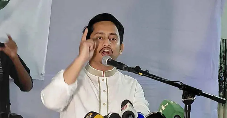 বগুড়ায় এনসিপি নেতা সারজিস আলমের গাড়িবহরে ককটেল হামলা