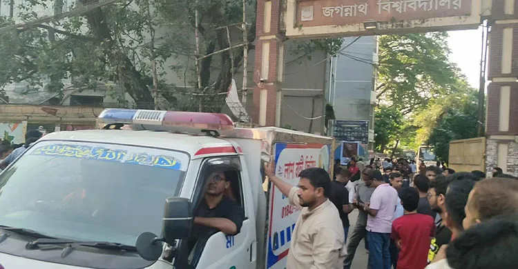 শেষ বারের মত বিশ্ববিদ্যালয়ে এলেন জবি শিক্ষার্থী জোবায়েদ