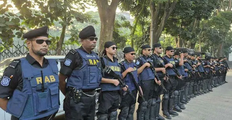 গুমের অভিযোগে সাবেক ও বর্তমান সেনা কর্মকর্তাদের ট্রাইব্যুনালে হাজির করা হচ্ছে