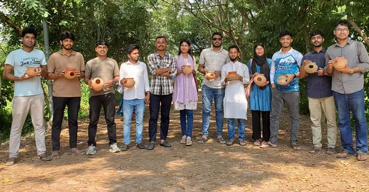 বরিশাল বিশ্ববিদ্যালয় ছাত্রদলের উদ্যোগে পাখিদের জন্য নিরাপদ আশ্রয় নির্মাণ