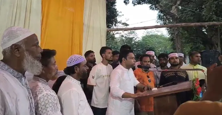 নকলায় গণপদ্দী বাজারে আবু সুফিয়ানের নেতৃত্বে লিফলেট বিতরণ কর্মসূচি