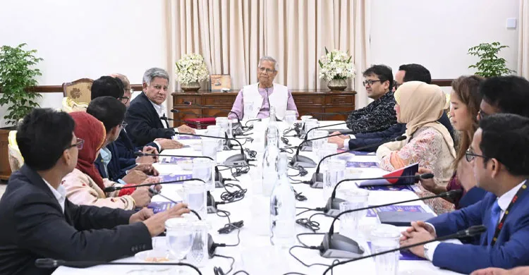 শ্রমজীবী মানুষের অধিকার আদায়ের ইতিহাসে স্মরণীয় দিন: প্রধান উপদেষ্টা