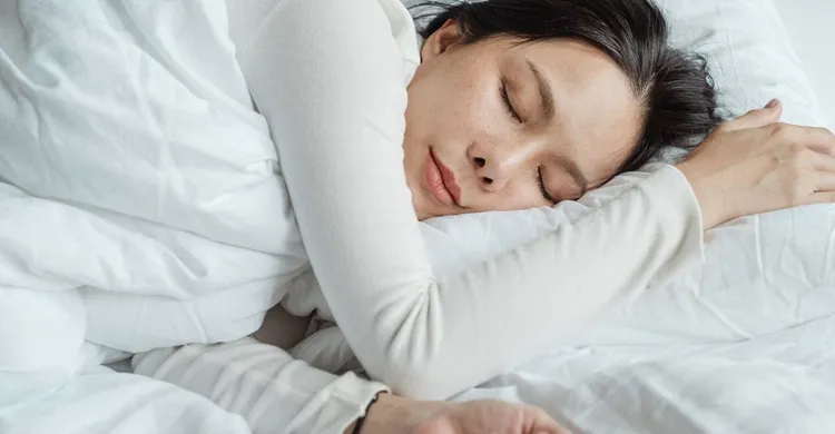 ৮ ঘণ্টা ঘুমিয়েও কেন ক্লান্ত লাগে? জানুন ৭টি বৈজ্ঞানিক উপায়