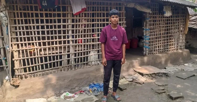 অনূর্ধ্ব-১৭ জাতীয় নারী ফুটবল দলের খেলোয়াড় প্রতিমা মুন্ডার অর্থের অভাবে নিভে যাচ্ছে প্রতিভা