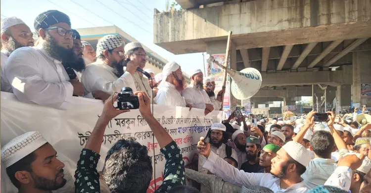 টঙ্গীতে খতিব নিখোঁজের ঘটনায় ইসকন বিরোধী বিক্ষোভে উত্তেজনা