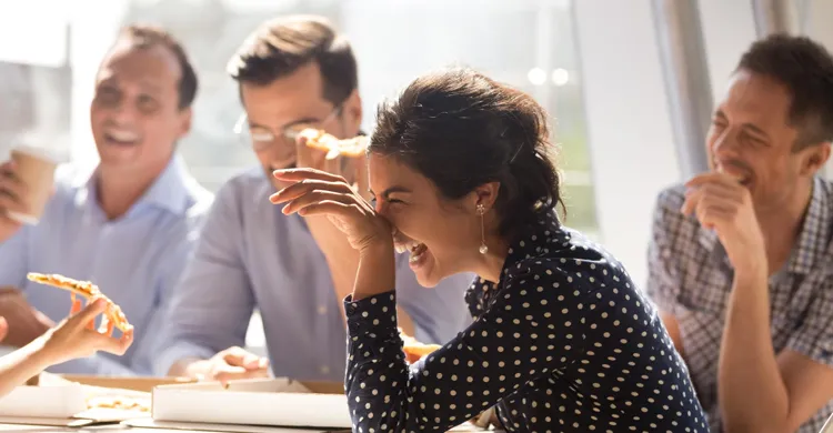 অতিরিক্ত হাসিই হতে পারে মৃত্যু! গবেষণায় উঠে এলো চমকপ্রদ তথ্য