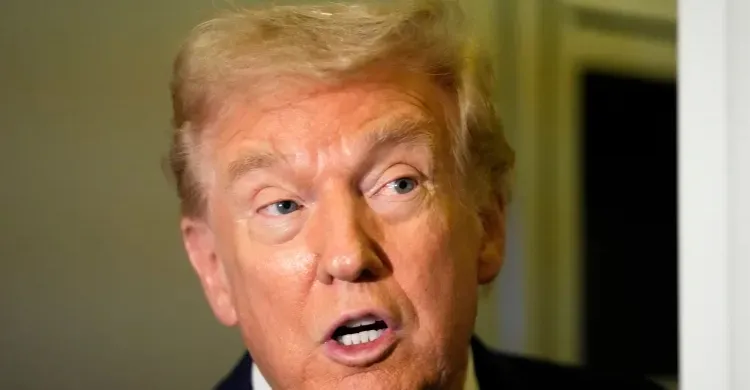 কানাডার ওপর অতিরিক্ত ১০শতাংশ শুল্ক আরোপের ঘোষণা ট্রাম্পের