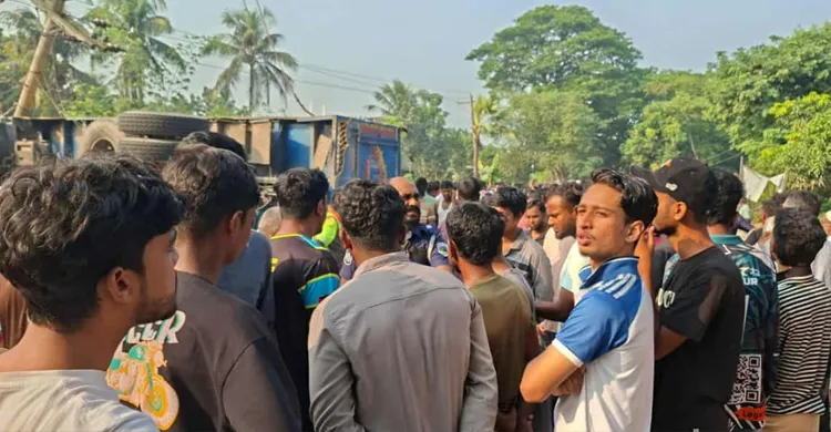 পাবনায় ট্রাকের ধাক্কায় দুই শিক্ষার্থীসহ তিনজনের মৃত্যু