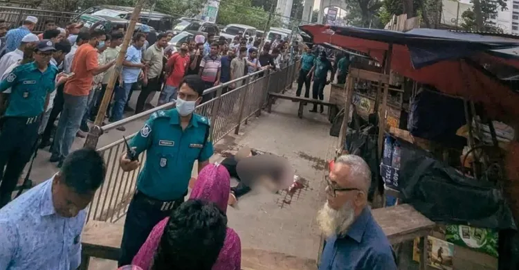 মেট্রোরেলের পিলারের বিয়ারিং প্যাড পড়ে পথচারীর মৃত্যু