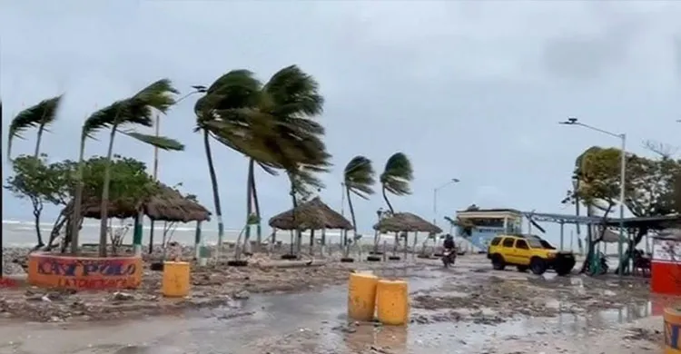 বিশ্বের সবচেয়ে শক্তিশালী ঘূর্ণিঝড় ‘হারিকেন মেলিসা’, জ্যামাইকায় আঘাত হানতে পারে