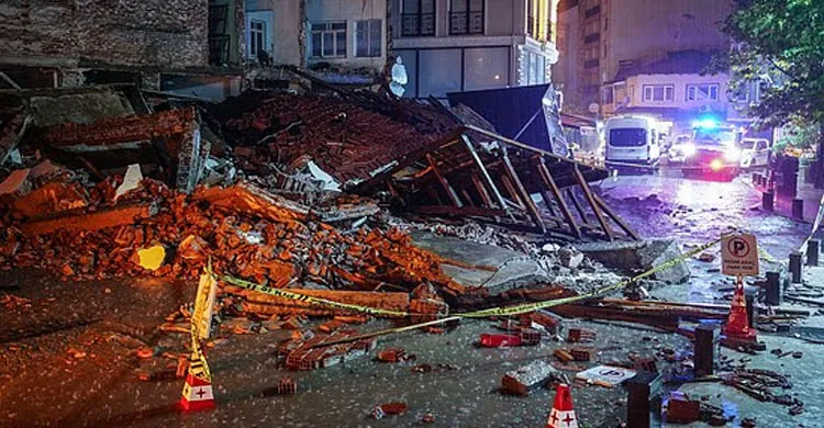 তুরস্কে ৬.১ মাত্রার শক্তিশালী ভূমিকম্প, ধসে পড়েছে ভবন