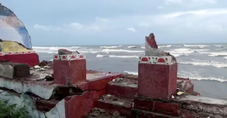 ঘূর্ণিঝড় ‘মন্থা’ আঘাত হানলো অন্ধ্র প্রদেশে, নিহত ১, আহত ২