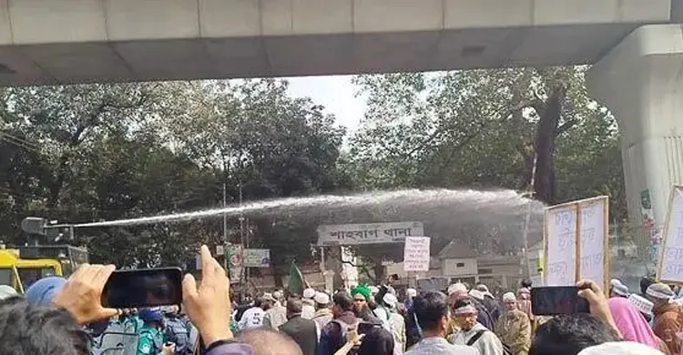 ইবতেদায়ি শিক্ষকদের ওপর পুলিশের জলকামান ও সাউন্ড গ্রেনেড নিক্ষেপ