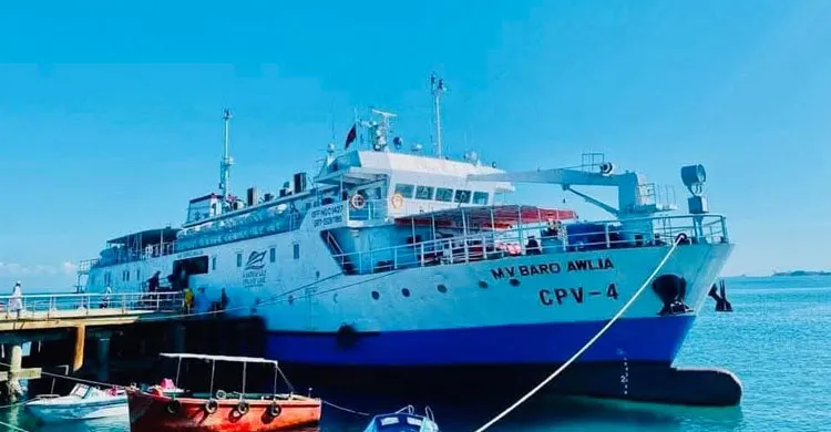 সেন্টমার্টিনে জাহাজ চলাচলে অনিশ্চয়তা, হতাশ পর্যটকরা!