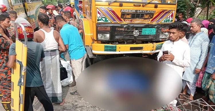 নোয়াখালীতে ট্রাক চাপায় নিহত ৬