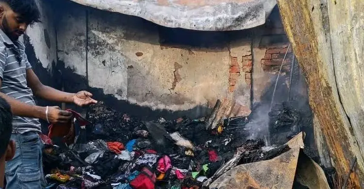 রামগতিতে আবারও অগ্নিকাণ্ড: পুড়ল ১৫ দোকান, ক্ষতি প্রায় কোটি টাকার