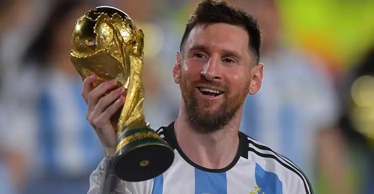 ২০২৬ বিশ্বকাপে খেলার ইঙ্গিত মেসির, বললেন— ‘আমিও চাই চতুর্থটি!’