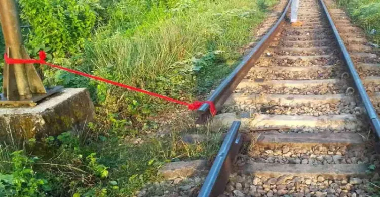 ফেনীতে রেললাইনের ফিশপ্লেট খুলে নাশকতার চেষ্টা দুর্বৃত্তদের
