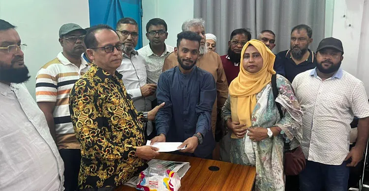 জুলাই অভ্যুত্থানে নিহত আহত পরিবারকে তারেক রহমানের পক্ষে ড. এম এ কাইয়ুমের সহায়তা