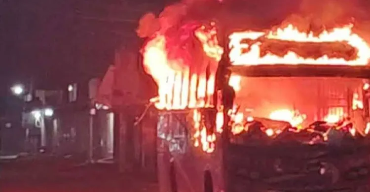 ফুলবাড়িয়ায় বাসে আগুনে দগ্ধ হয়ে চালকের মৃত্যু