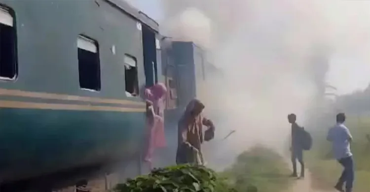 বলাকা কমিউটার ট্রেনের ইঞ্জিনে আগুন, যোগাযোগ বন্ধ