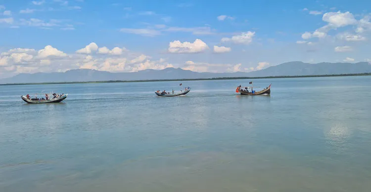সেন্টমার্টিনের দক্ষিণে ১৩ বাংলাদেশি জেলেকে আটক করেছে আরাকান আর্মি
