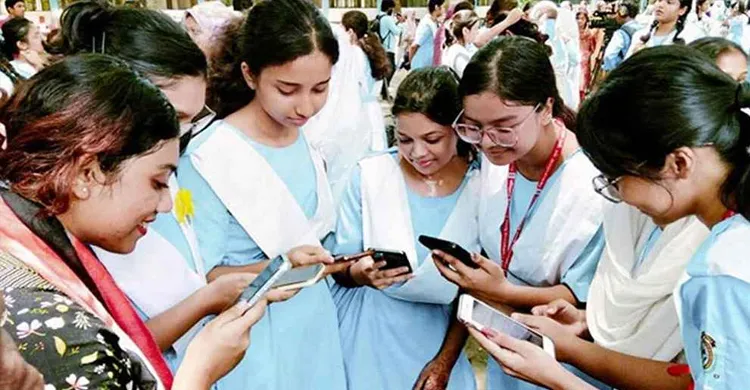 ঢাকায় নতুন জিপিএ-৫ পেলেন ২০১ জন, ফেল থেকে পাস ৩০৮