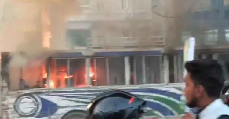 আশুলিয়ায় চলন্ত শ্রমিকবাহী বাসে অগ্নিকাণ্ড