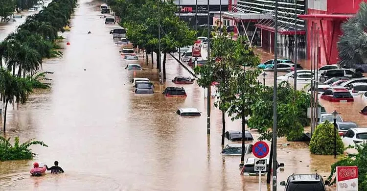 ভিয়েতনামে টানা বর্ষণে ভয়াবহ বন্যা, মৃত্যু ৪১