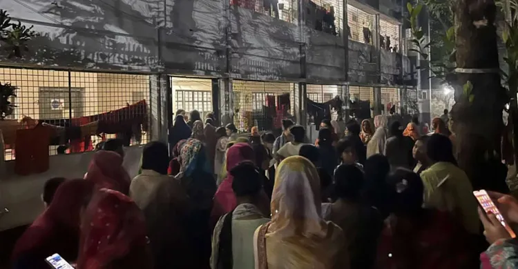 ইডেনে ভূমিকম্পে দেয়াল ফাটল, রাতে শিক্ষার্থীদের খোলা আকাশের নিচে অবস্থান