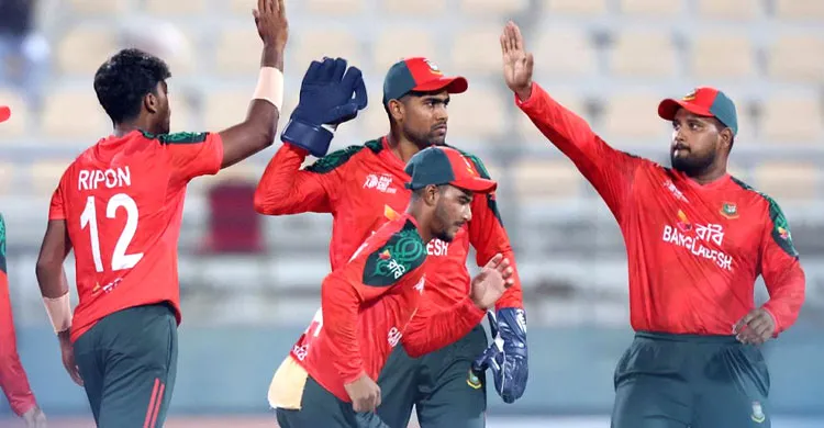 টস জিতে পাকিস্তানকে ব্যাটিংয়ে পাঠাল বাংলাদেশ