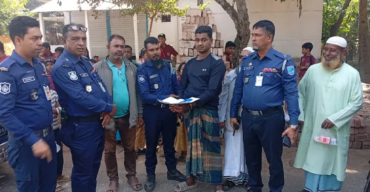 কাপাসিয়ায় আলোচিত মাদক কারবারি জুয়েলের আস্তানা গুঁড়িয়ে দিয়েছে পুলিশ, গ্রেফতার এক