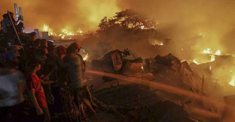 ৫ ঘণ্টা পর কড়াইল বস্তির আগুন নিয়ন্ত্রণে