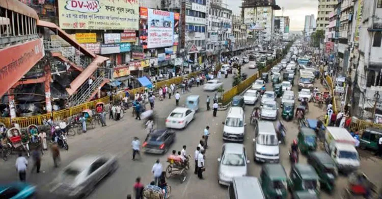 পরপর তিন দফা ভূমিকম্পে আবারো কেঁপে উঠলো ঢাকা